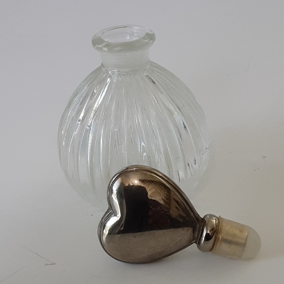 VTG Heart Shaped Silver Plated Ribbed Lead Crystal Perfume Bottle - Picture 5 of 7